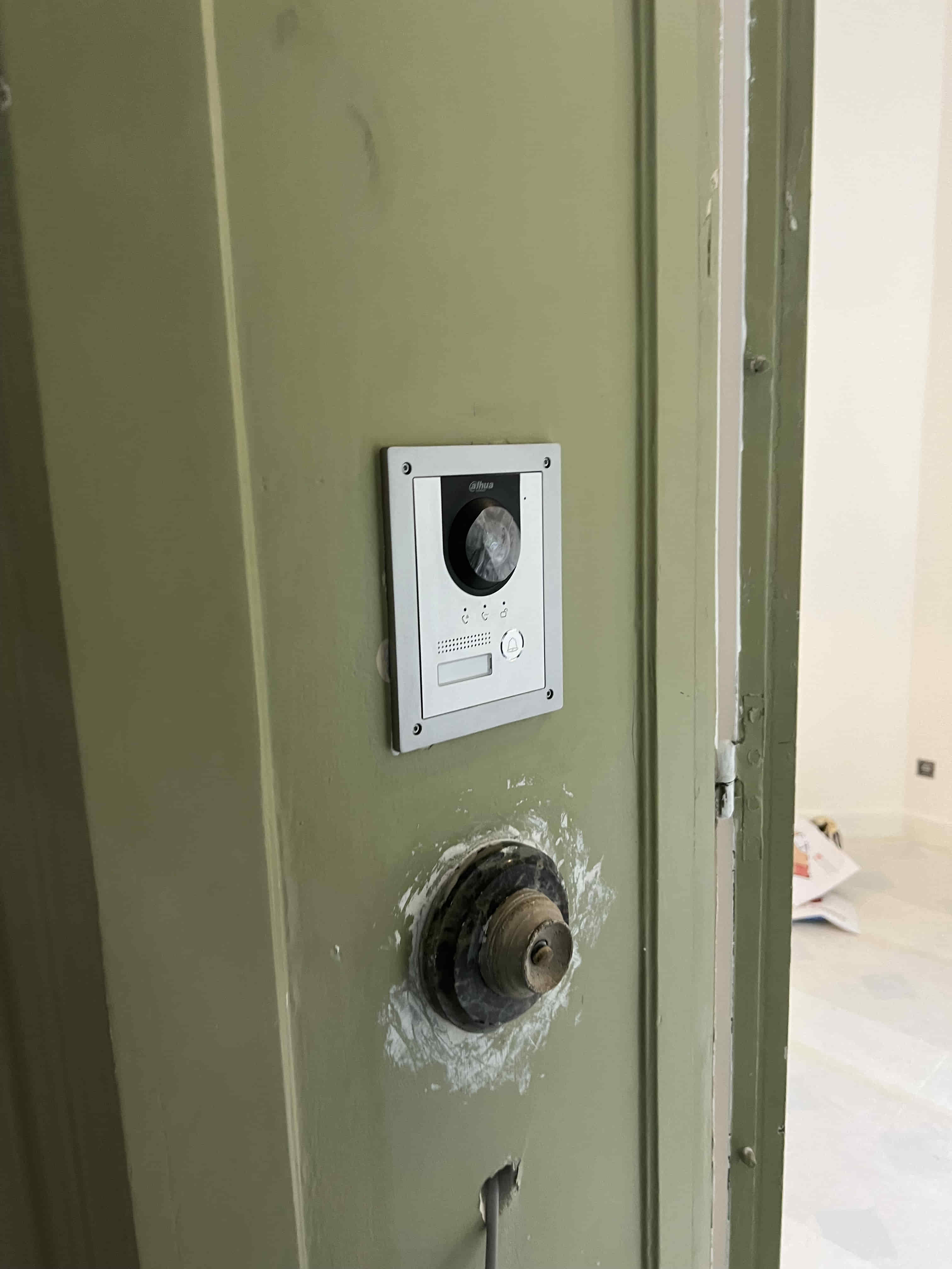 Installation interphone Dahua par Protech dans une bijouterie à Paris