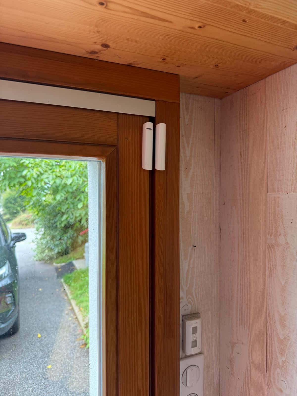 un détecteur d'ouverture et de choc d'un systeme d'alarme sans fil