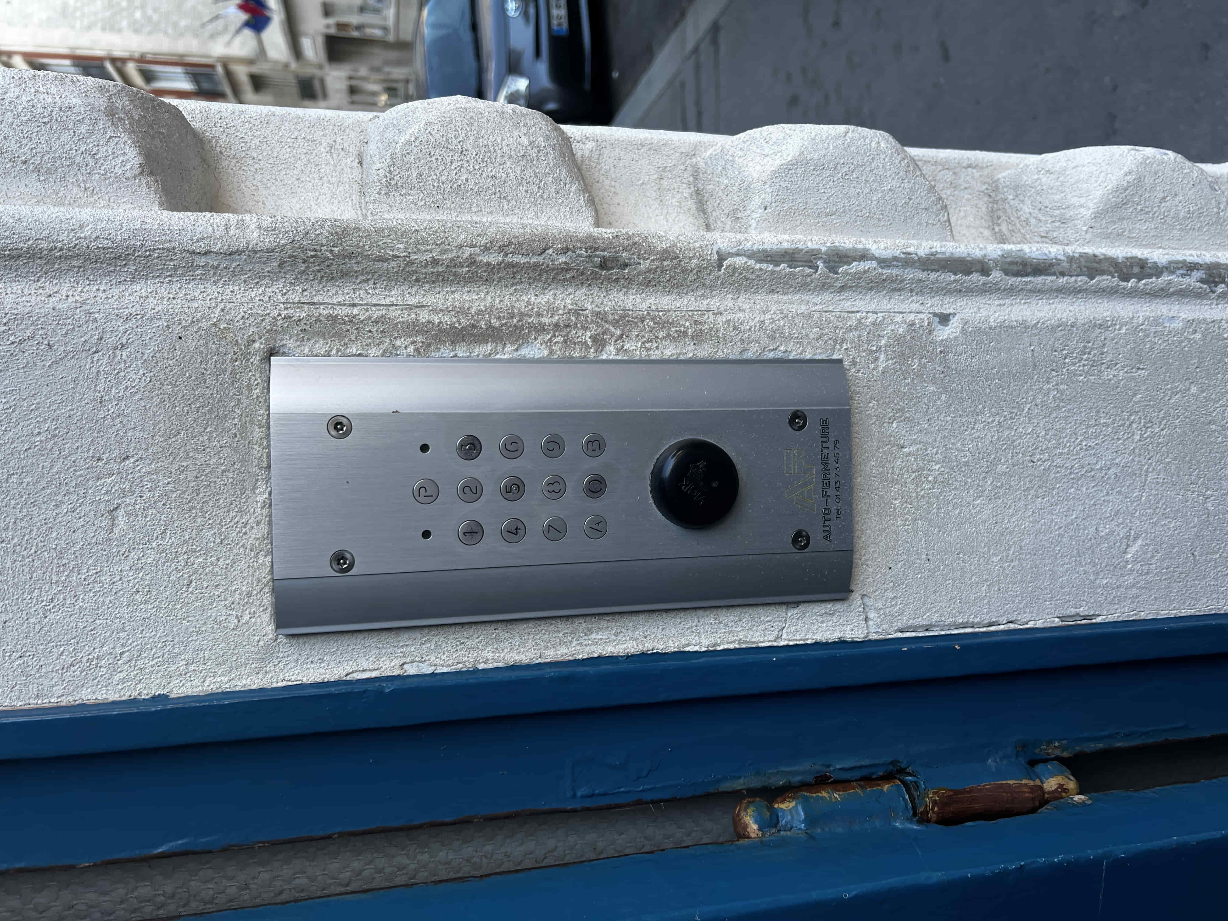 Ancien digicode extérieur avant remplacement par Protech à Paris (75)