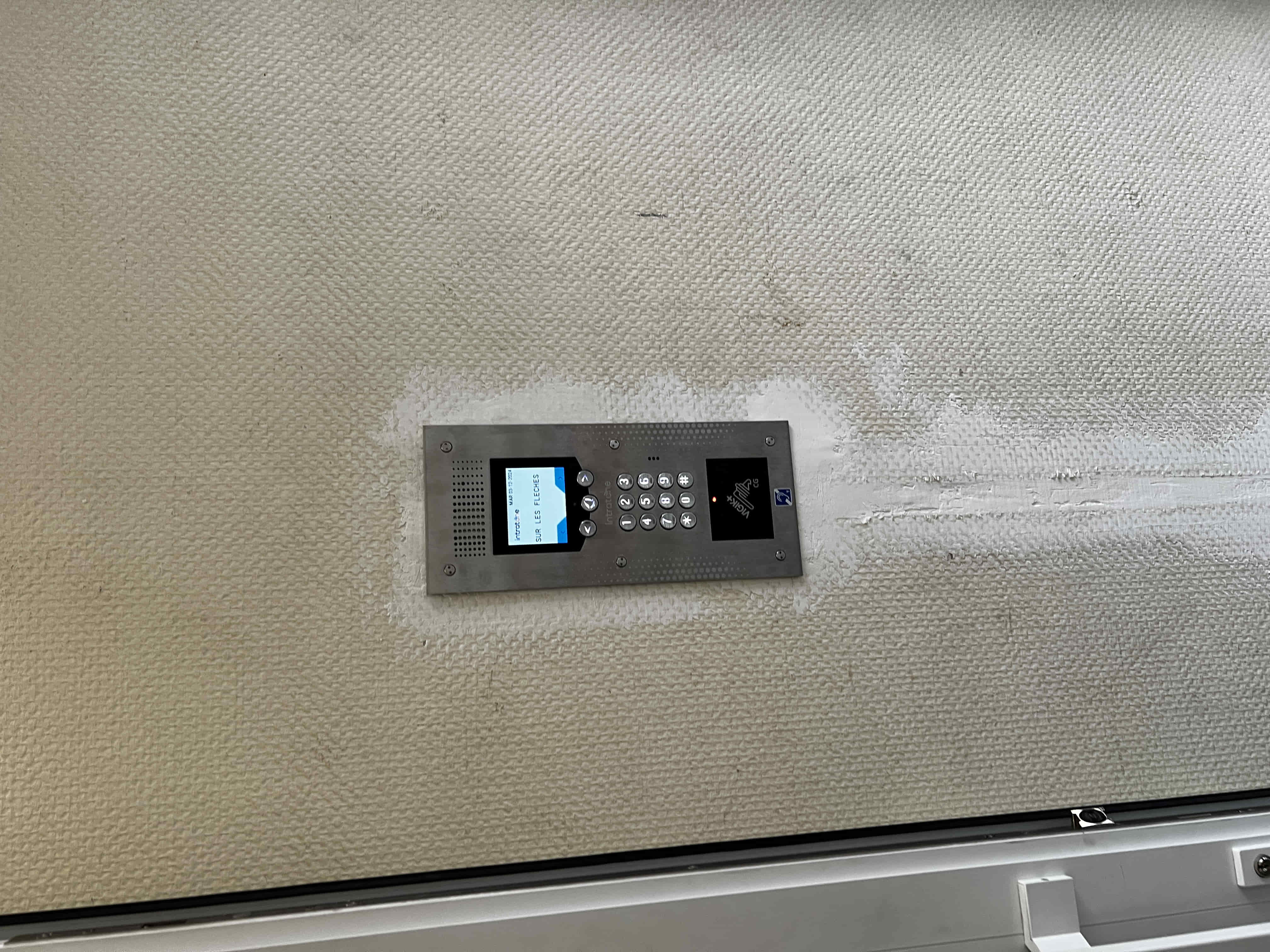 Interphonie Intratone Vendôme avec appel vidéo encastrée par Protech à Paris (75)