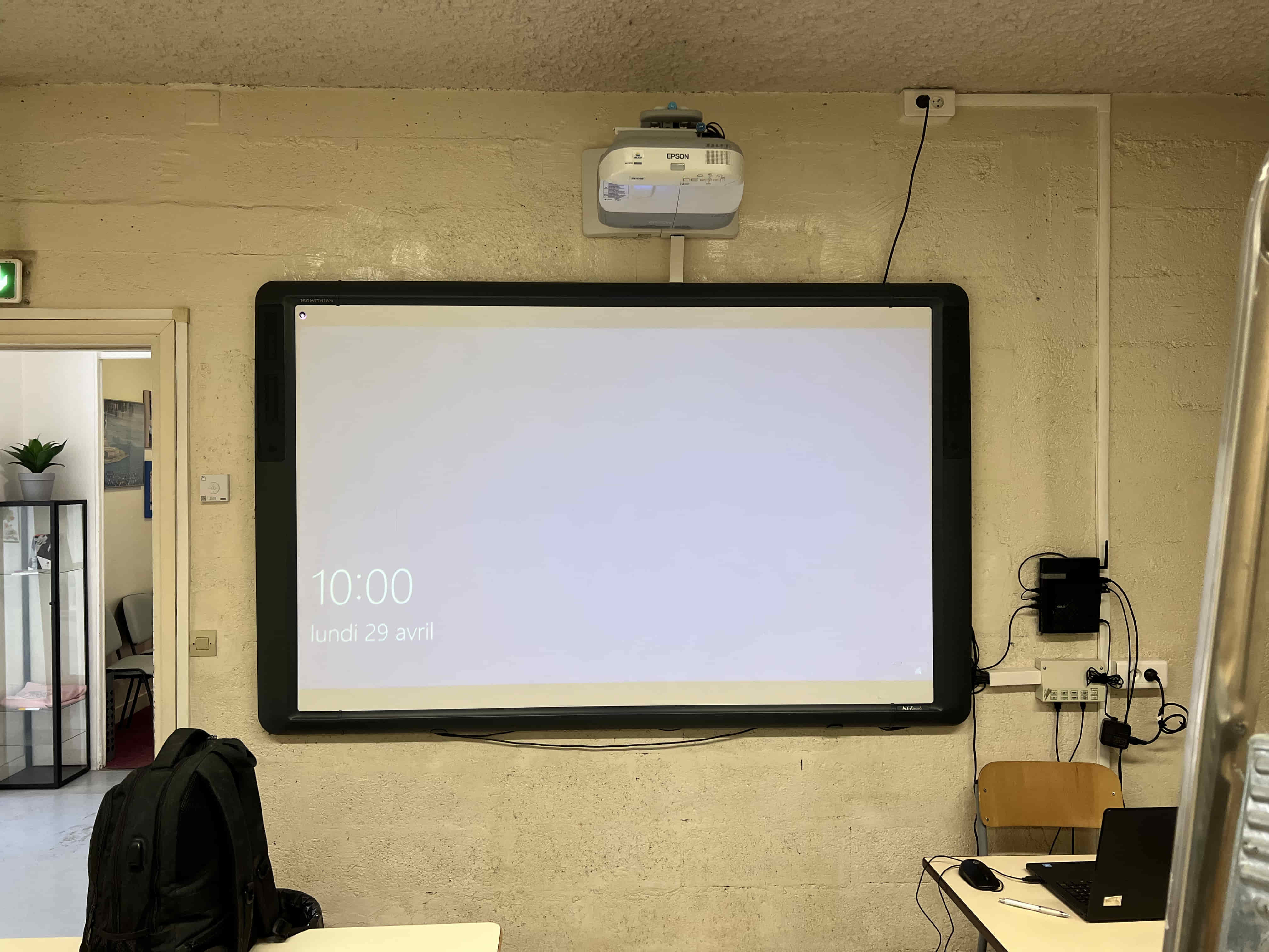 Salle de classe équipée d’un vidéoprojecteur interactif par Protech à l’école Vauban